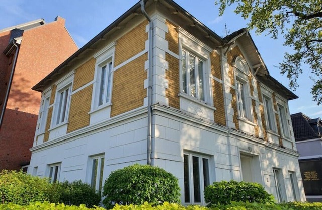 Living in the Mayor‘s Mansion