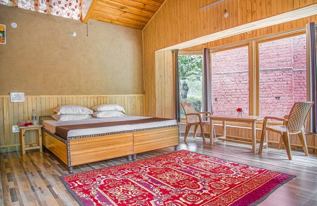 LivingStone River view Cottages in Tirthan valley