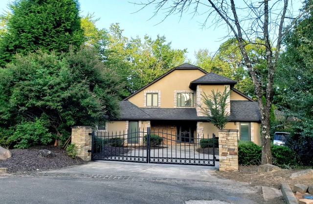 LL's house in the heart of Helen