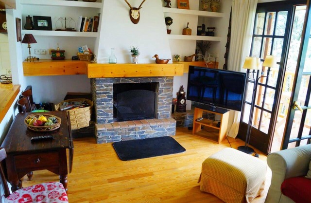 LLIVIA IX - Three Bedroom Apartment, Sleeps 6