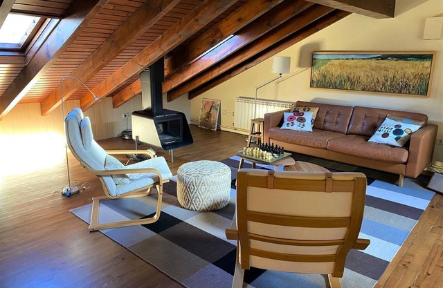 LLIVIA VIII - Four Bedroom House, Sleeps 8