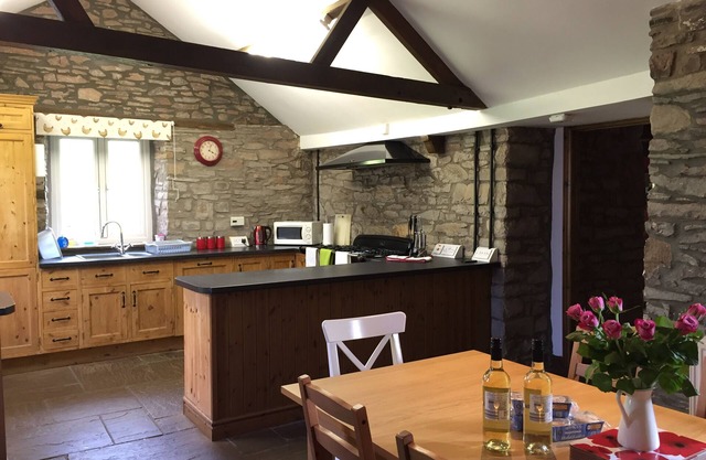 Llwyn Llwyd Cottage Aberyscir Brecon Fantastic Rural Views Large Garden. Wifi.