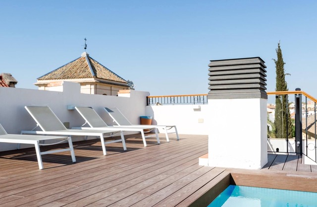 LN6 3BD+2BTH Cloakroom, Shared terrace with pool + Parking on demand