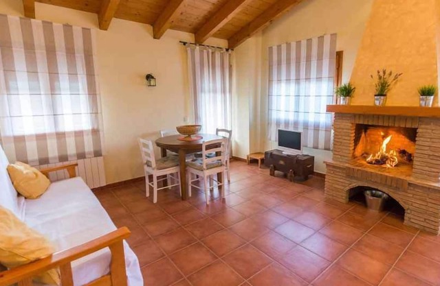 Lo Tossal I. Penthouse with fireplace and terrace