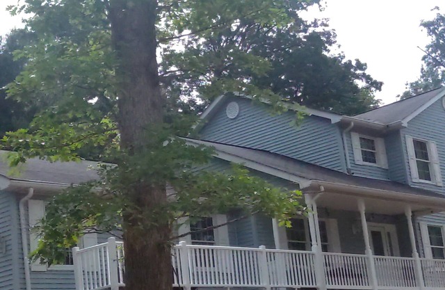Located close to all the local attractions in a peaceful mountain setting!