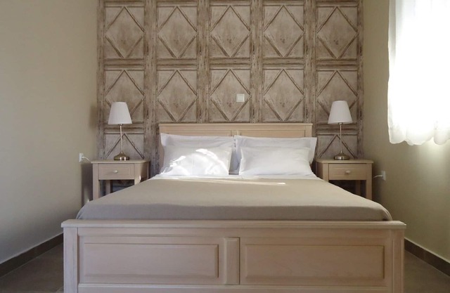 Located near the most beautiful beaches of Lefkada (Port Katsiki, Egremni etc)