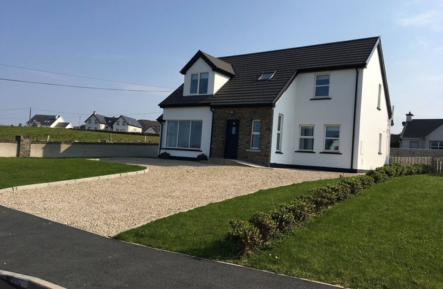 Located on the Wild Atlantic Way in the picturesque village of Dunfanaghy