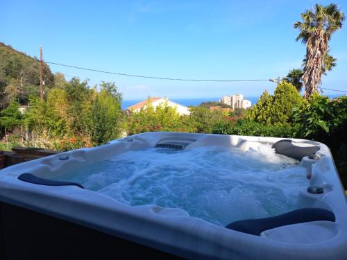 Location Bastia, U Fiumicellu. Vue Mer. Jacuzzi, Barbecue,. Pour 2 personnes