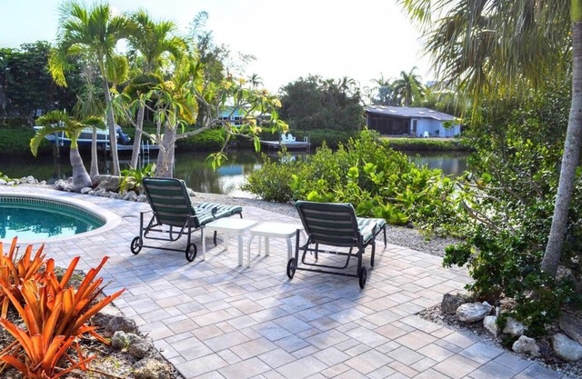 LOCATION! -Bean Point area w/pool. PANORAMIC WATER VIEW. Walk to Beach and town!