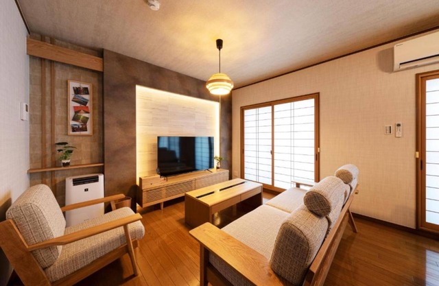 Location is near to USJ 3 mins walk to the nearest station - Rental of a whole building /Osaka Ōsaka