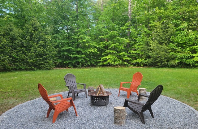 Location⭐️⭐️Lake Access, Sebago Cove, Screen Porch, Fire Pit, Downtown 2.7miles!
