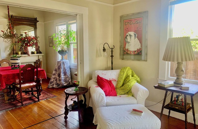 LOCATION, LOCATION, LOCATION - Hubba Hubba Get Down Downtown!