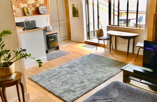 Location loft d'artiste dans village pittoresque