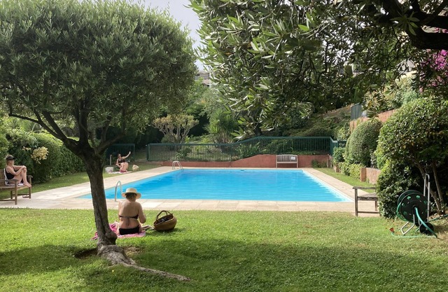 Location Saisonnière Appartement Avec Terrasse vue Mer, Résidence Avec Piscine