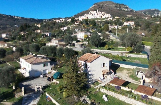 Locations-06 Maison de Noelie 1er etage 30mn Nice