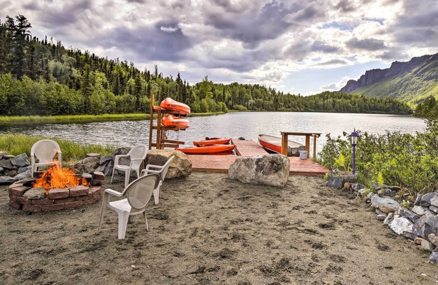 'Lodge 88' - Steps to Weiner Lake w/Dock & Boat!