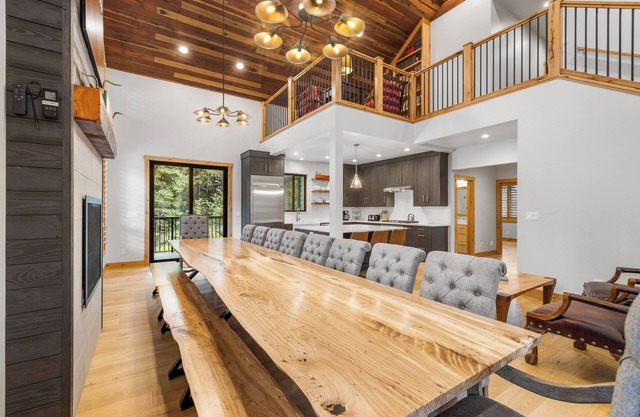 Lodge at Alexander - 8 bd - Hot tub - GameRm - AC - Trailer parking - Fireplace - Fire pit