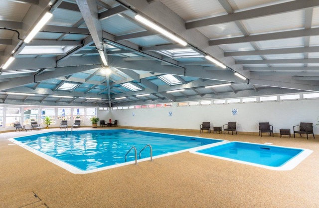 Lodge in Whitsand Bay with Hot Tub & Sea Views