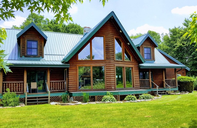 Lodge on Pine Ridge, with private 50 acres