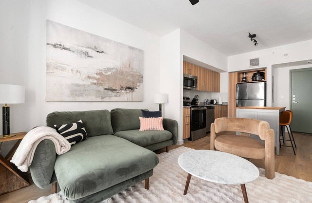 Lodgeur | Stylish 1BR w/balcony | Energy Corridor