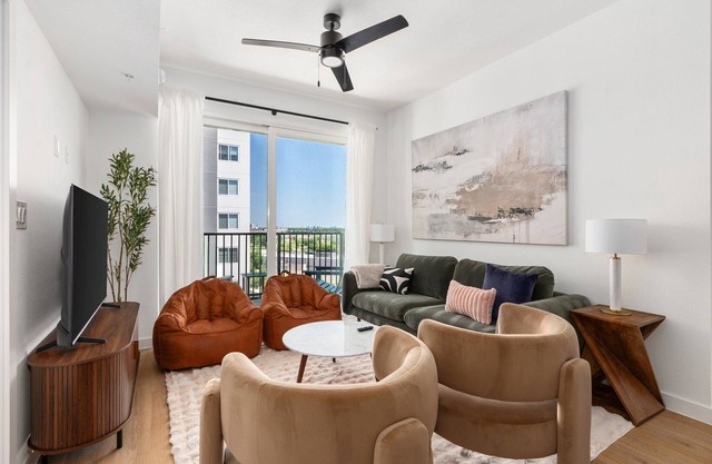 Lodgeur | Trendy 3BR w/balcony | Energy Corridor