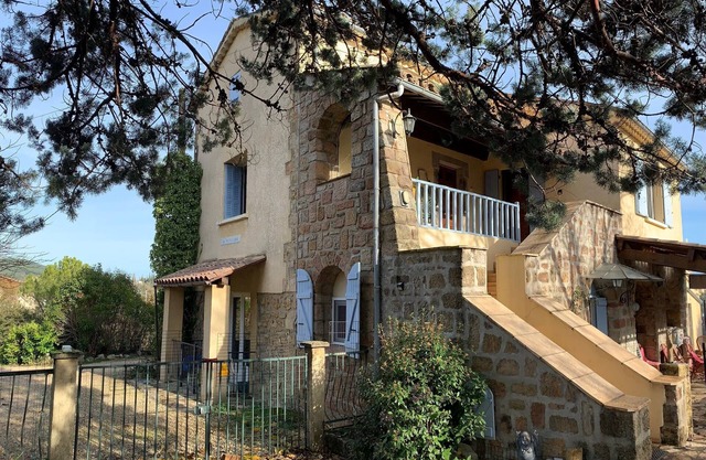 Lodging for group of 9 to 11 people