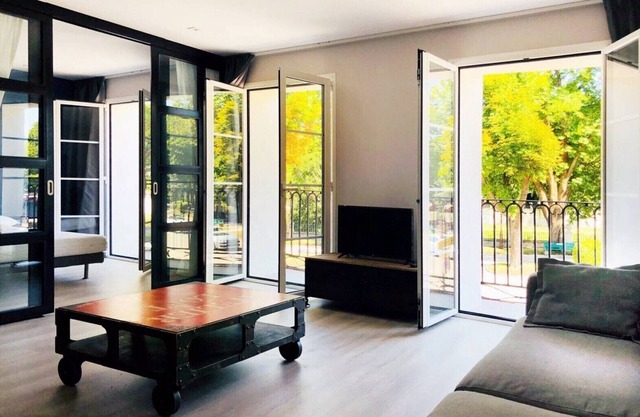 Loft 100 meters from La Catedral. Easy parking. WIFI