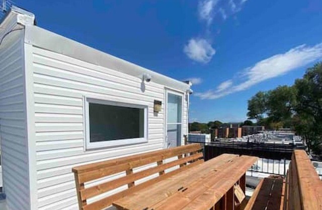 Loft 16 pieds avec terrasse et spa sur le toit!