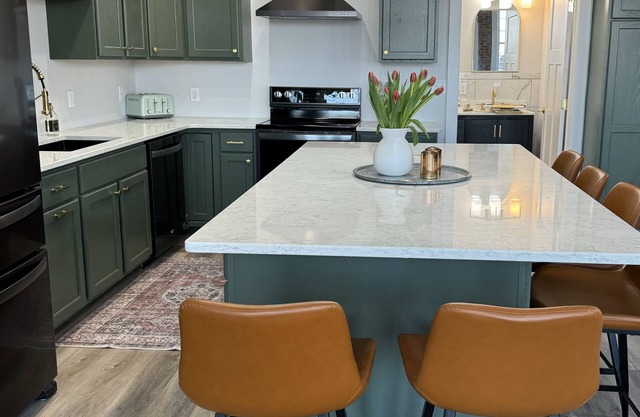 Loft Apartment on Main Downtown - Sleeps 4