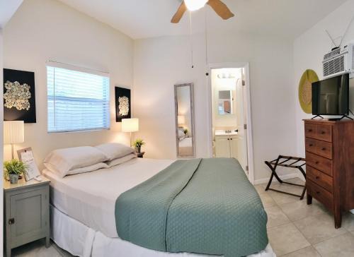 Loft Close to Downtown, Raymond James Stadium, Airport and Many More Places