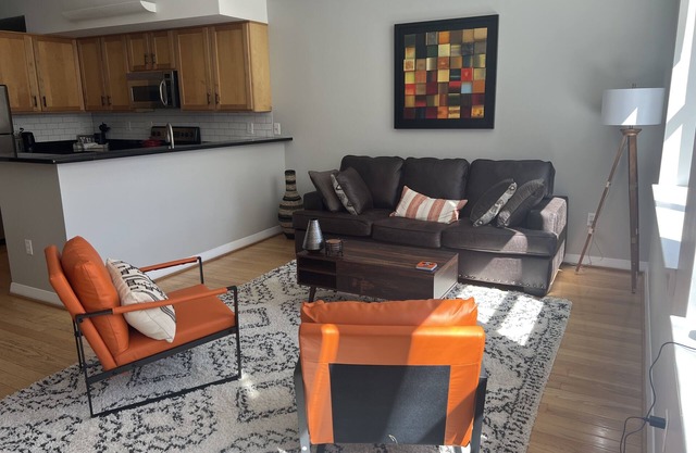 Loft in downtown Norfolk, restaurants/entertainment at your door step