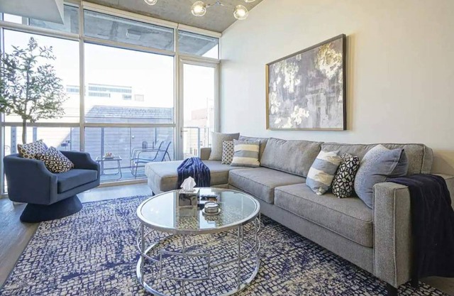 Loft Lv8 ※ Elegant Urban Oasis in Downtown Vegas