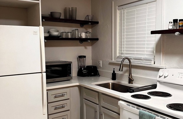 Loft on Linn, 1-bedroom house in enjoyable Oklahoma City with WiFi