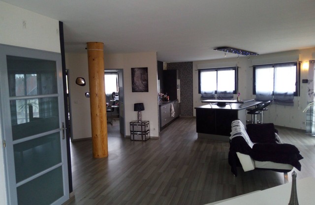 LOFTCOSY 115M2 in a round wooden house, WIFI and BEIN free sport
