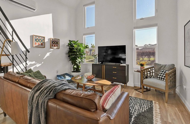 Lofted house 3 min from Lucas Oil Stadium/downtown