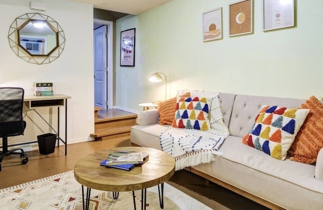 Loftium | 2BR Suite-Walk to Lightrail for DT/Airport Access!