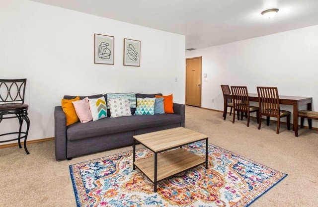 Loftium | Delightful Lower Suite Blocks from Lake Washington