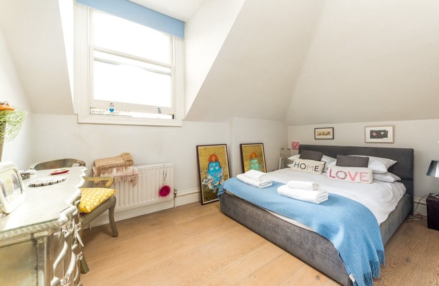 Lofty Ideals - One Bedroom Apartment, Sleeps 4