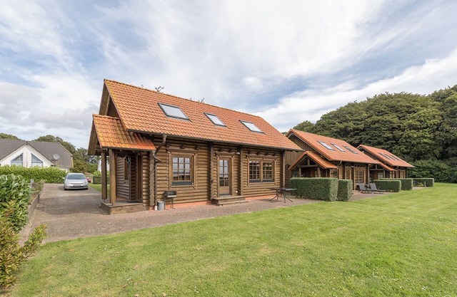 Log cabin Admiral Nelson - 1st row sea view, own sauna