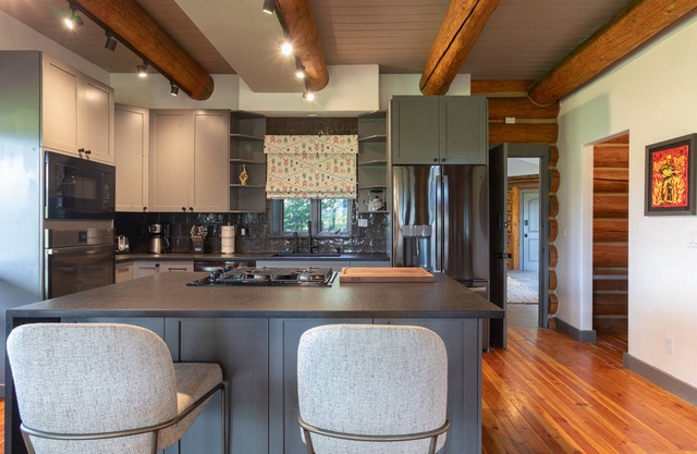 Log Cabin Home in Victor! Magical Mountain Views.