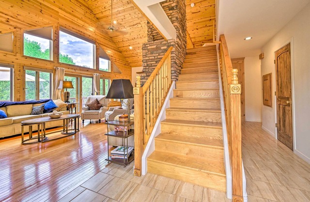 Log Cabin in Payson w/Deck, Mtn & Creek Views