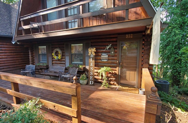 Log Cabin on the Lake