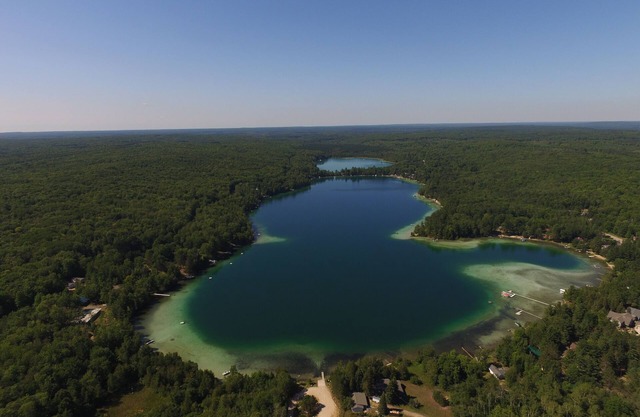 Log Cottage on Blue Lake-Fall has arrived!