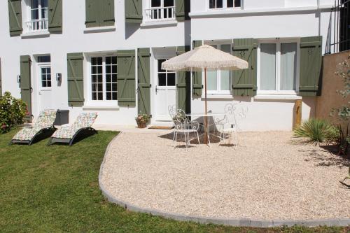 Logement de charme & accès boutique brocante