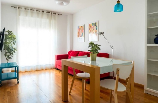 LOIRA SAGASTA: Stylish and Excellent Location