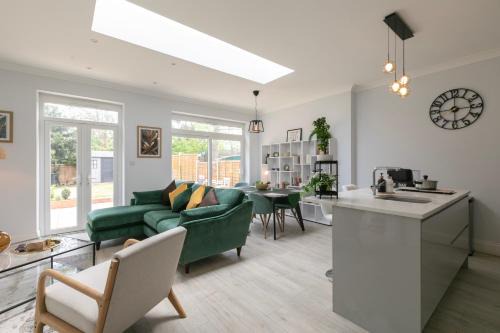 London 5 BR Garden Hse Near Tube & Hampstead Heath