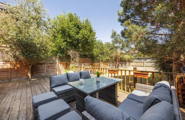 London House Sleeps 12 , Free Parking, WiFi