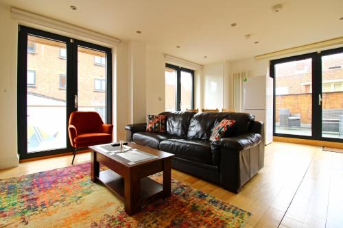 London Hoxton Shoreditch 2 bed 2 bath Roof Terrace