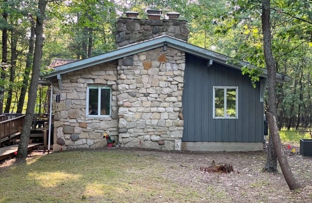 Lone Eagle LodgenCozy 3-bedroom cabin, located on Sand Point near Caseville, MI