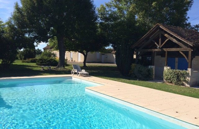 Longère perigourdine in quiet surroundings with swimming pool